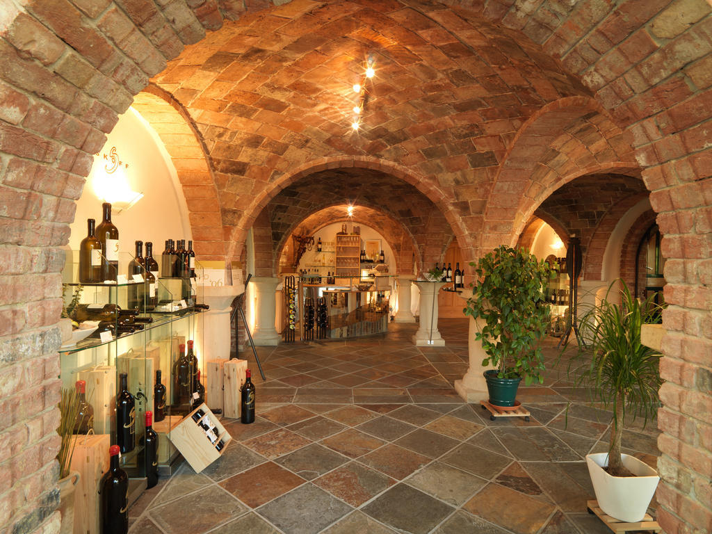 Weingut Skoff Original Hotel Gamlitz Exterior photo